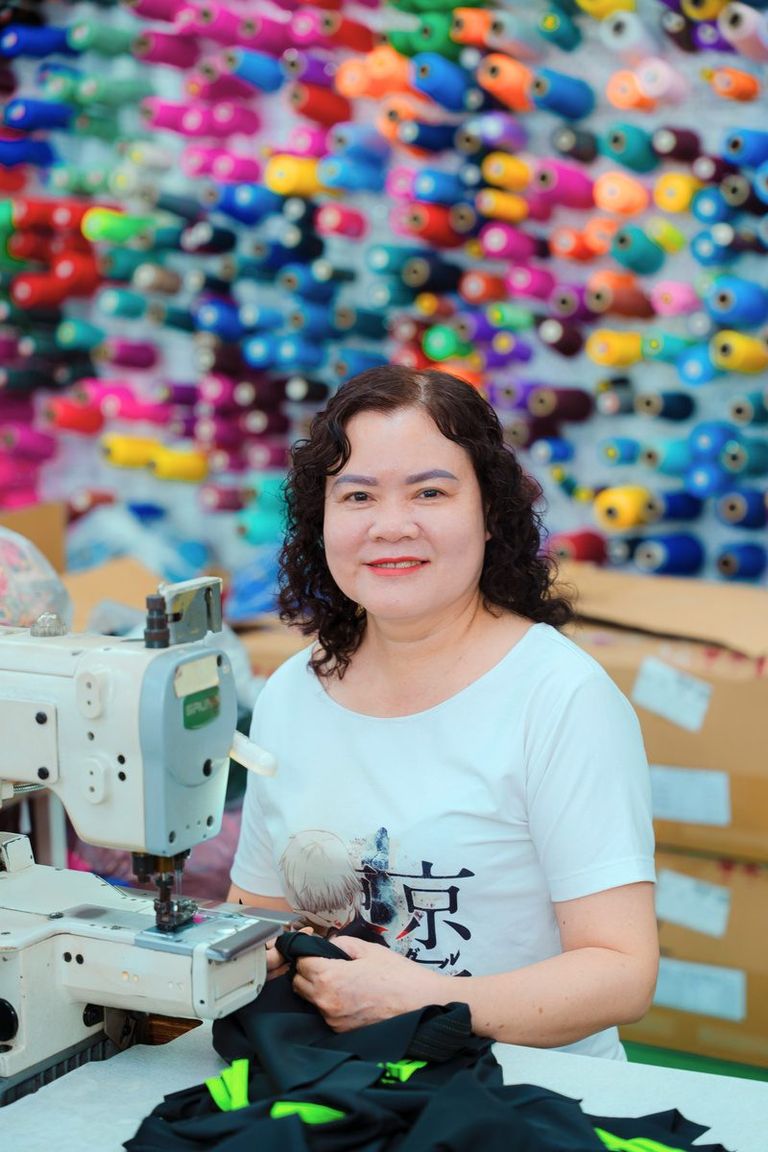 Thread store beside the sewing line