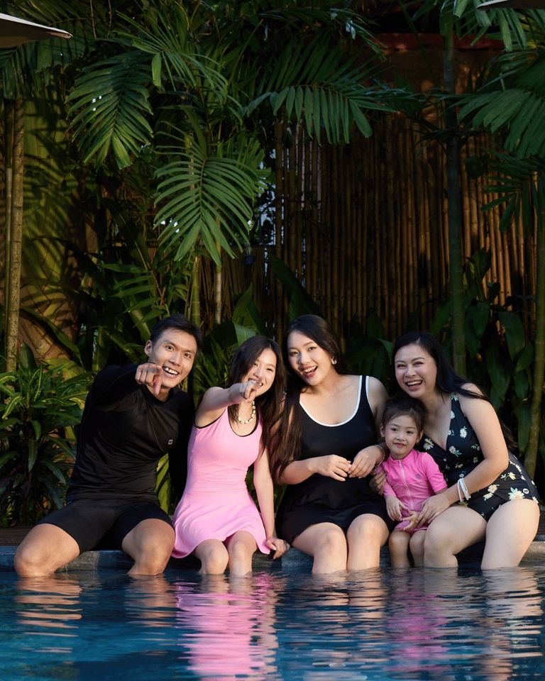 Family set: women's one-pieces and kids' swim